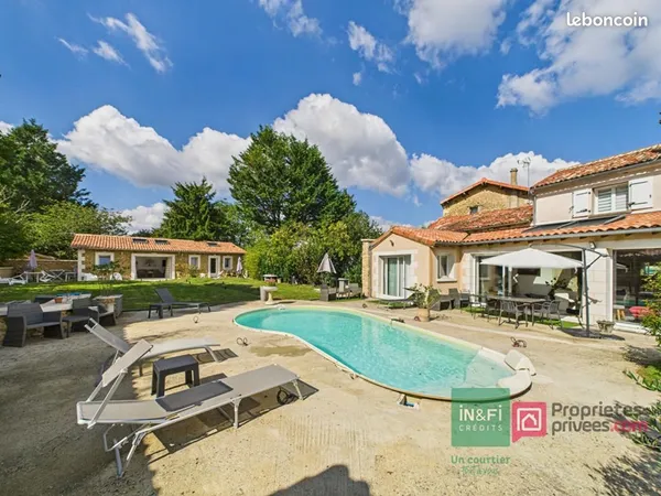 Maison 8 pièces 220 m²