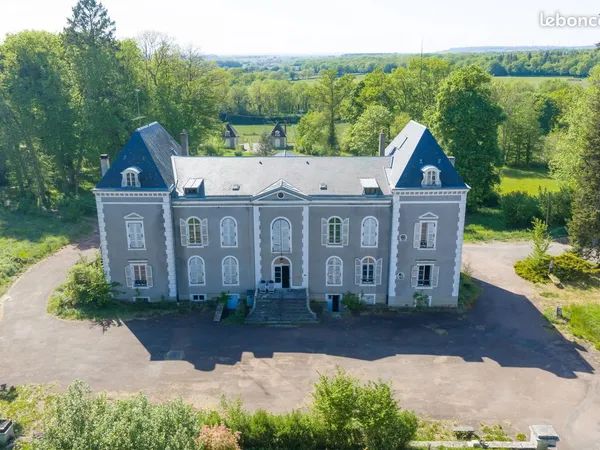 Chateau 30 pièces 900 m²