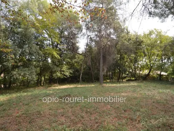 Terrain 1694 m²