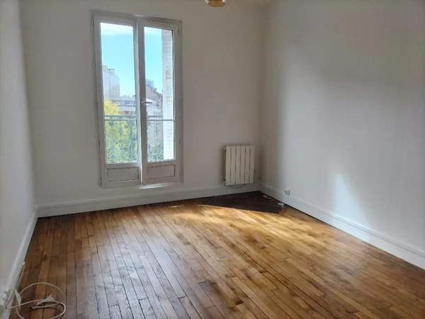 BEAU DEUX PIECES REFAIT A NEUF