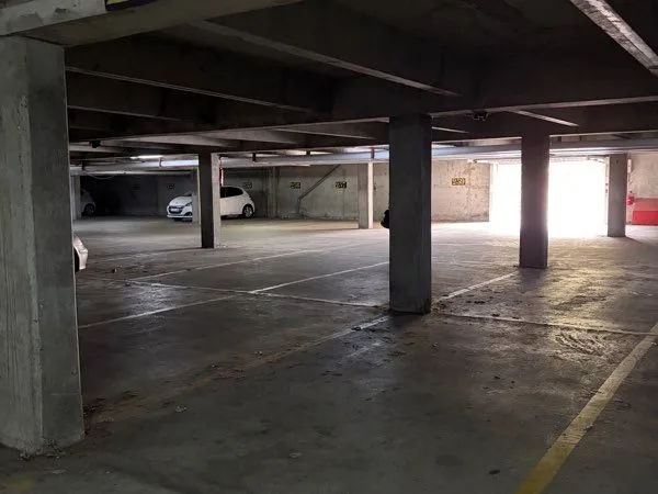 Place de parking fermé