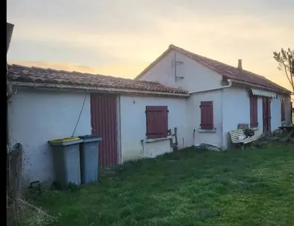 Maison et bâtiment à usage d'élevage canin