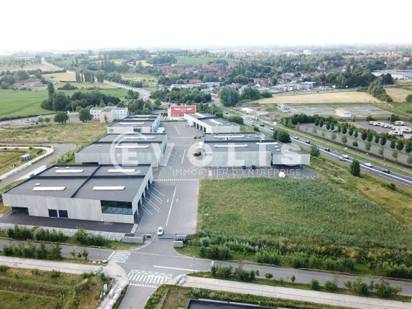 Local d'activité 650 m²