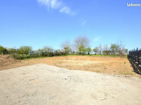 Terrain 595 m² MORESTEL