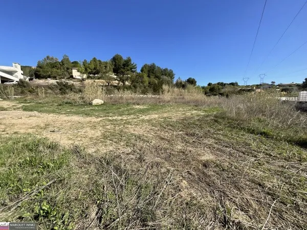 Terrain 679 m²
