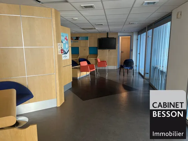 Local professionnel 166 m²