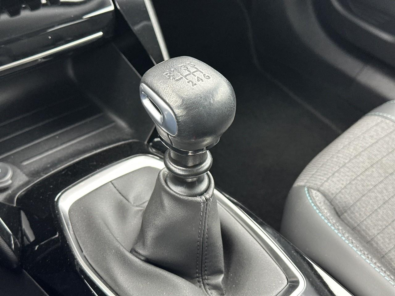 Peugeot 2008 puretech 130 s&s bvm6 allure pack — photo 30