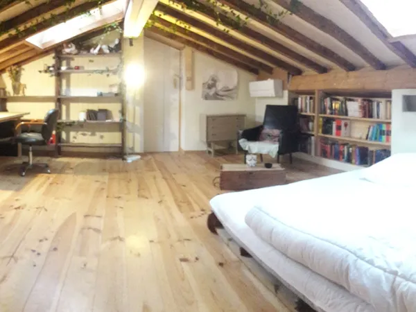 Loue chambre indépendante 14m² chez l'habitant Disponibilité : 2-3 nuits/semaine de préférence