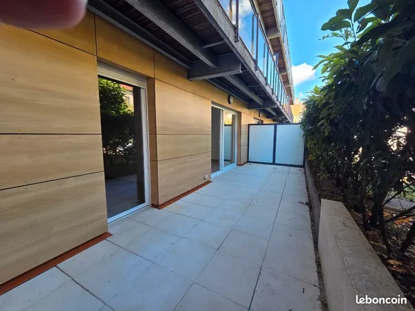 Superble T2 centre ville terrasse double garage