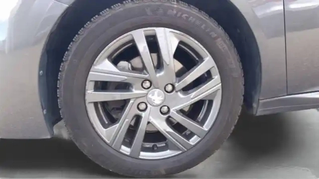 Peugeot 208 puretech 100 s&amp;s bvm6 — photo 31