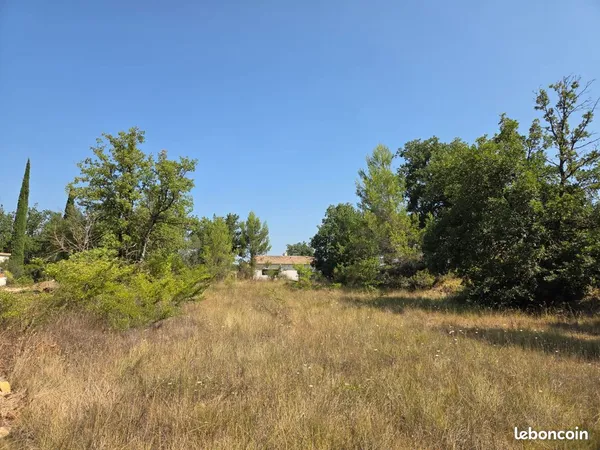 Terrain viabilisé 1 022 m² - Néoules - Libre constructeur