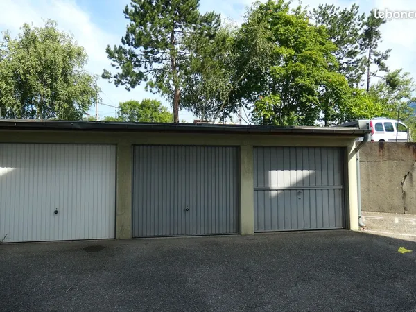 Garage Buisson rond