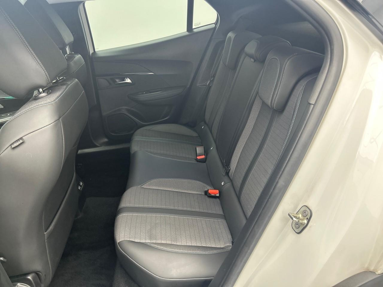 Peugeot 2008 puretech 130 s&s bvm6 allure — photo 13