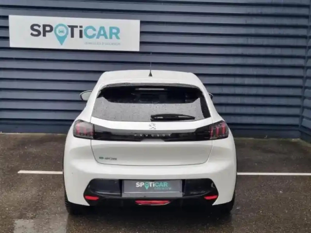 Peugeot 208 e- 136ch allure pack — photo 4