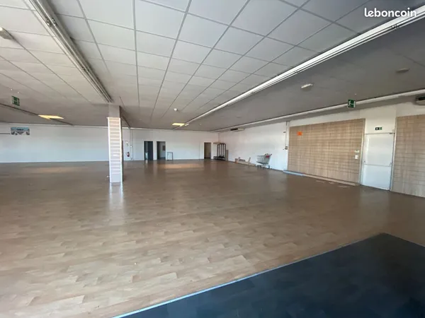 Local commercial 660 m² ROCHEFORT