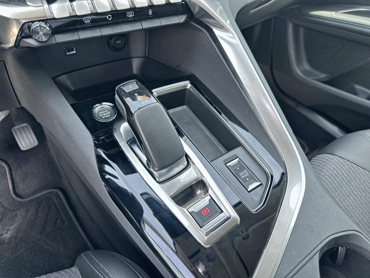 Peugeot 3008 hybrid 225ch allure pack e-eat8 — photo 17