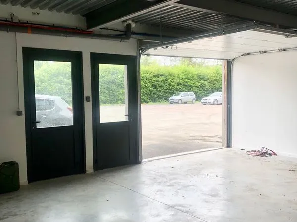 Atelier 340 m² RDC étage avec 2 Portes sectionnelles