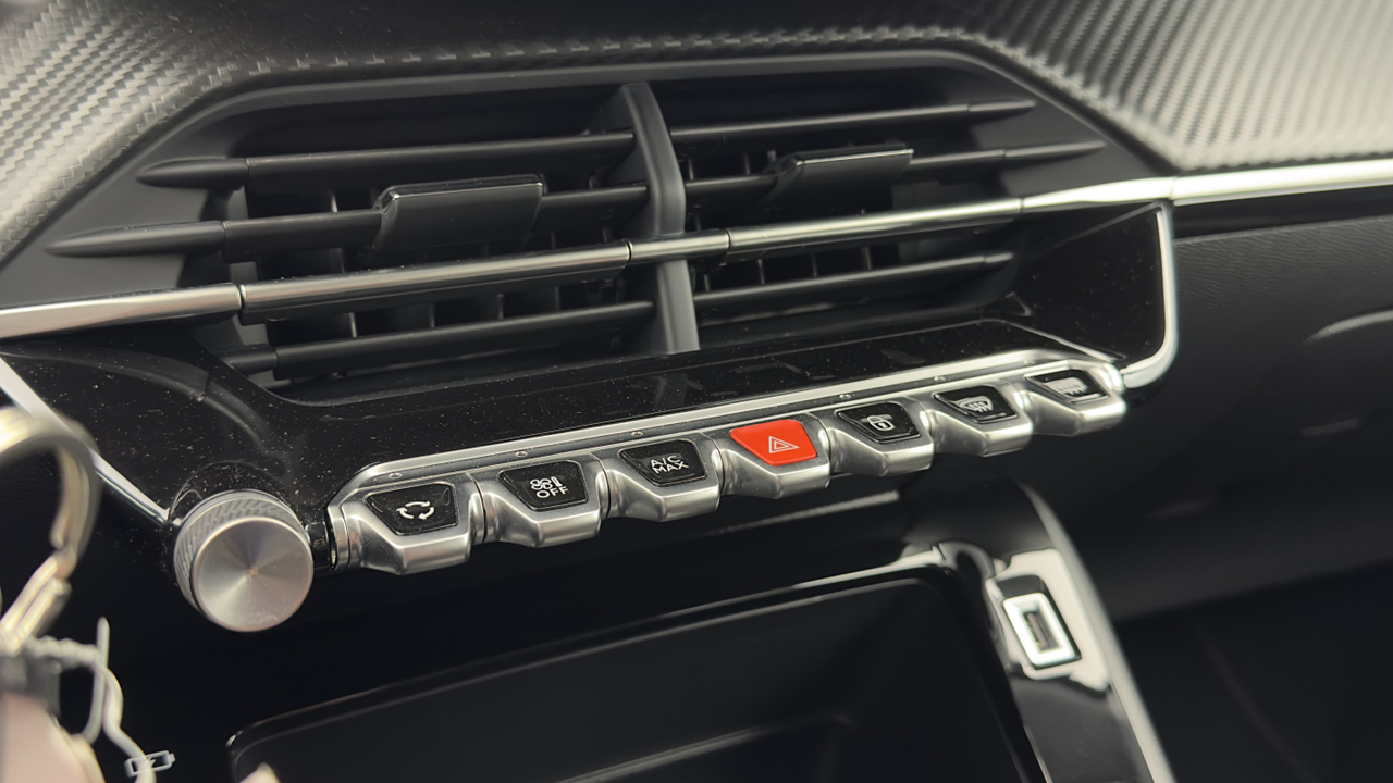 Peugeot 208 PureTech 100 S&amp;S EAT8 — photo 29