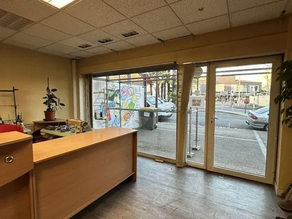 Boutique 45 m² SAINTE-GENEVIÈVE-DES-BOIS