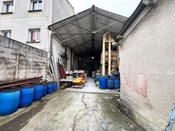 Local industriel 242 m²