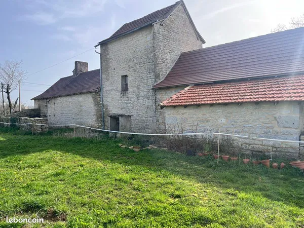 À vendre-Corps de ferme à rénover avec grange et 1,5ha de terrain Lacapelle Livron 120000