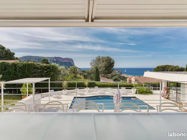 Villa 7 pièces 328 m²