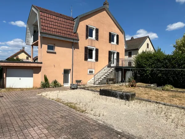 Maison au centre ville , 171 m2, 2 appartements, 7 ares, pis