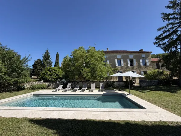 Superbe Maison Gasconne de Caractère avec Piscine et Dépendanc