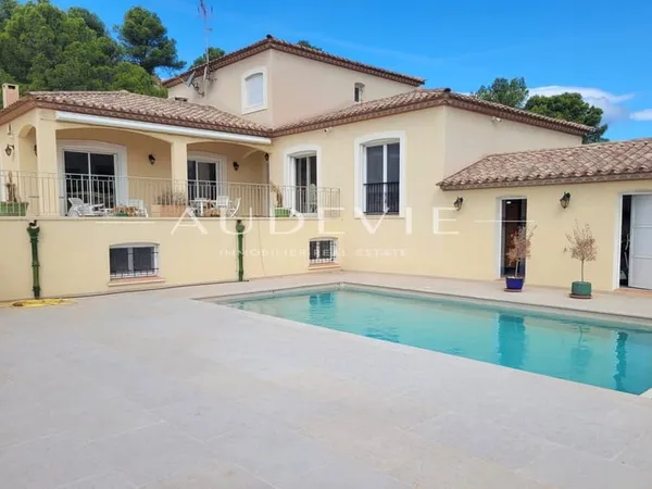 Villa d'architecte de 215 m² avec piscine - Corbières