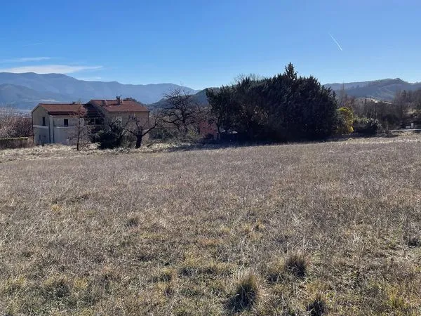 Affaire terrain viabilisé secteur résidentiel Peipin Direct Propriétaire