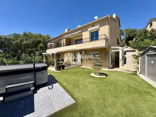 Maison 9 pièces 211 m²