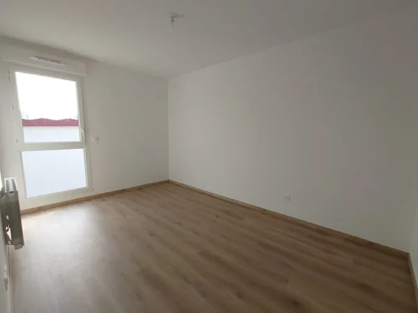 VÉNISSIEUX - LIMITE LYON 8e - T2 RÉCENT AVEC BALCON ET PARKING
