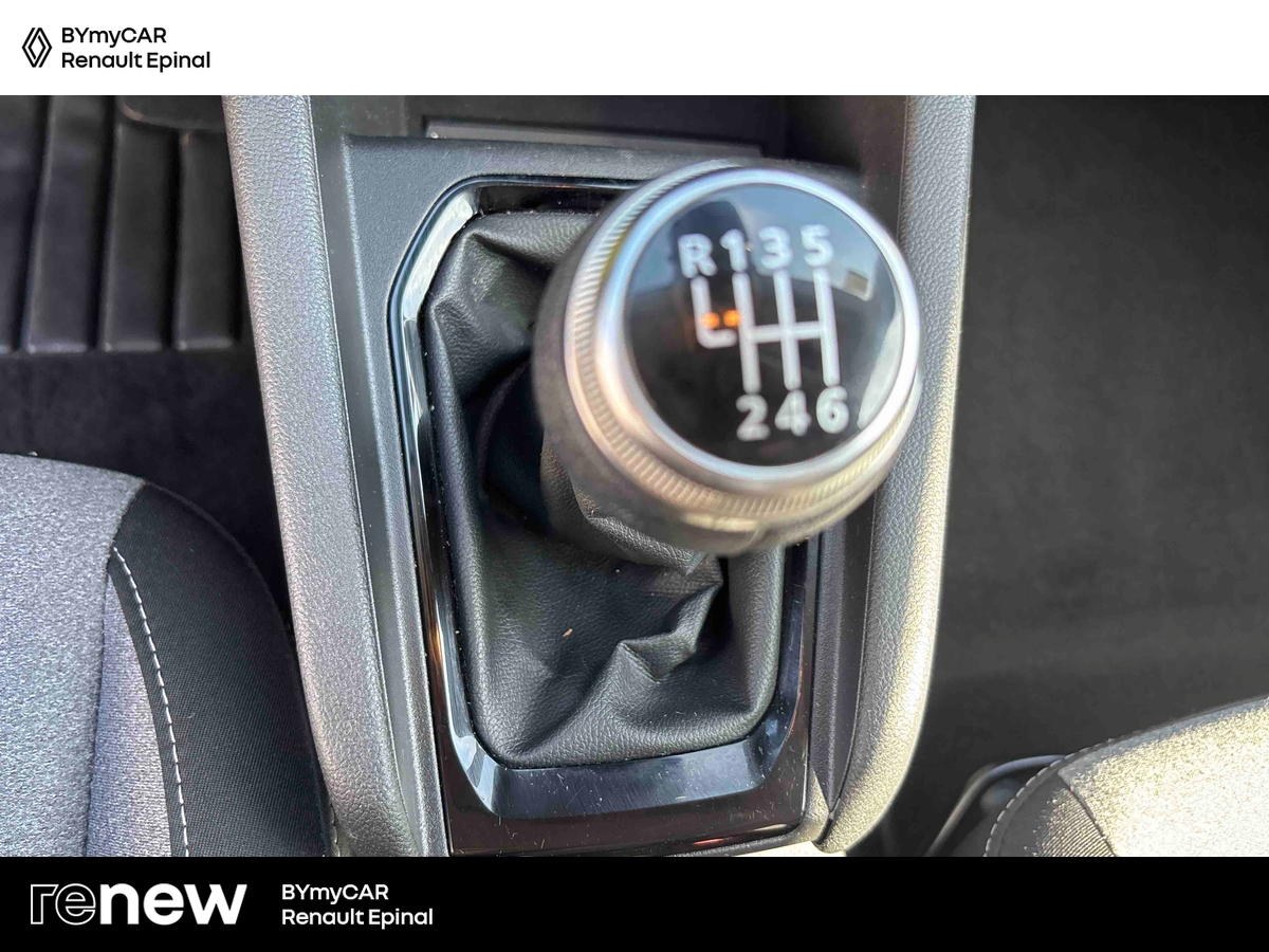 Renault Clio TCe 90 — photo 22