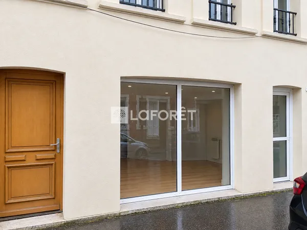 Local commercial 3 pièces 104 m²