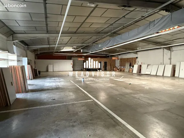 Local commercial 992 m² SAINT-CYR-SUR-LOIRE