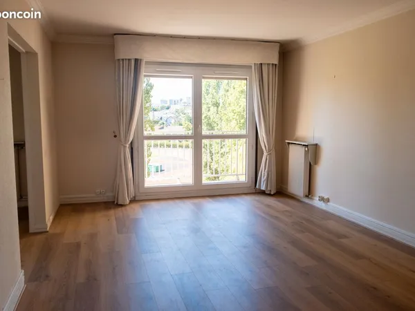 Appartement traversant 87 m² - Cachan - Box et parking