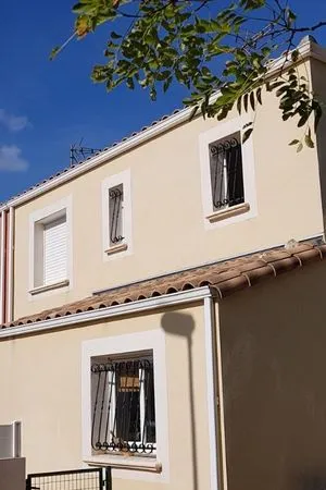Maison 3 chambres - jardin, garage, parking