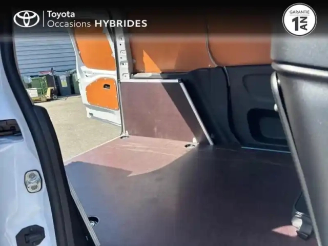 Toyota Proace city medium 100 d-4d start my25 — photo 7