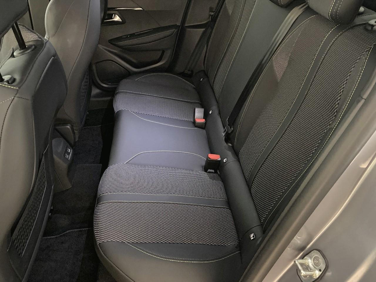 Peugeot 208 hybrid 145 ch e-dcs6 gt — photo 10