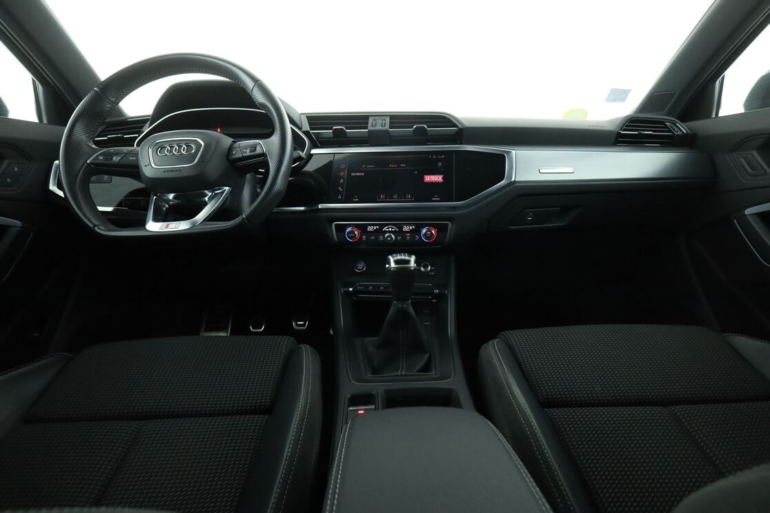 Audi Q3 35 TDI S Line Quattro — photo 11