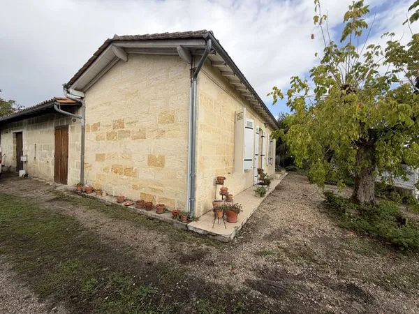 Charme de l'Ancien : Maison en Pierre avec jardin - 2 Chais