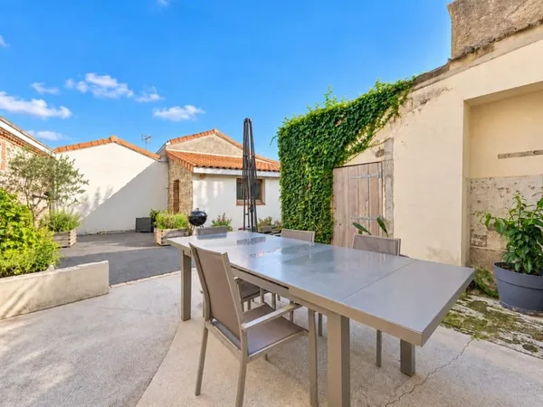 MAISON DE BOURG DE 124 M² AVEC DÉPENDANCES