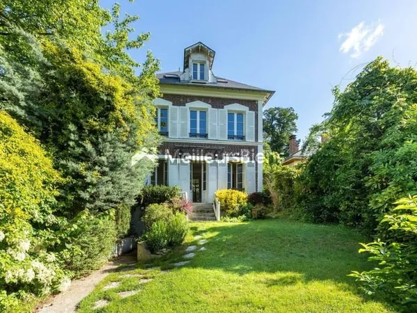 Maison 8 pièces 228 m²