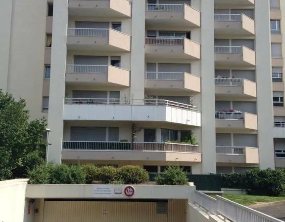 Garage/Parking