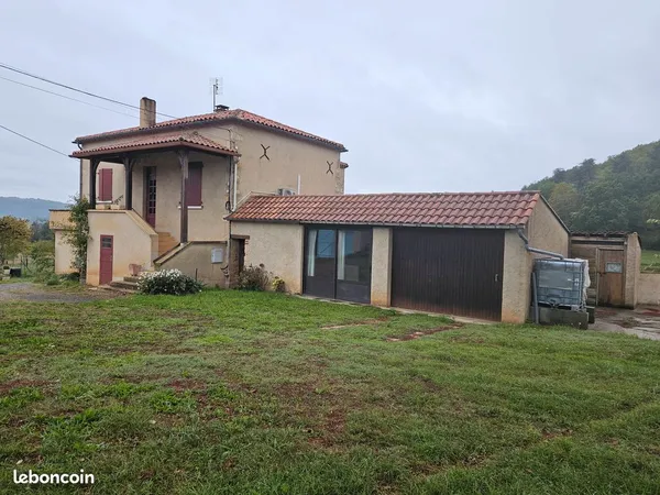 2 maisons sur propriété avec des terres