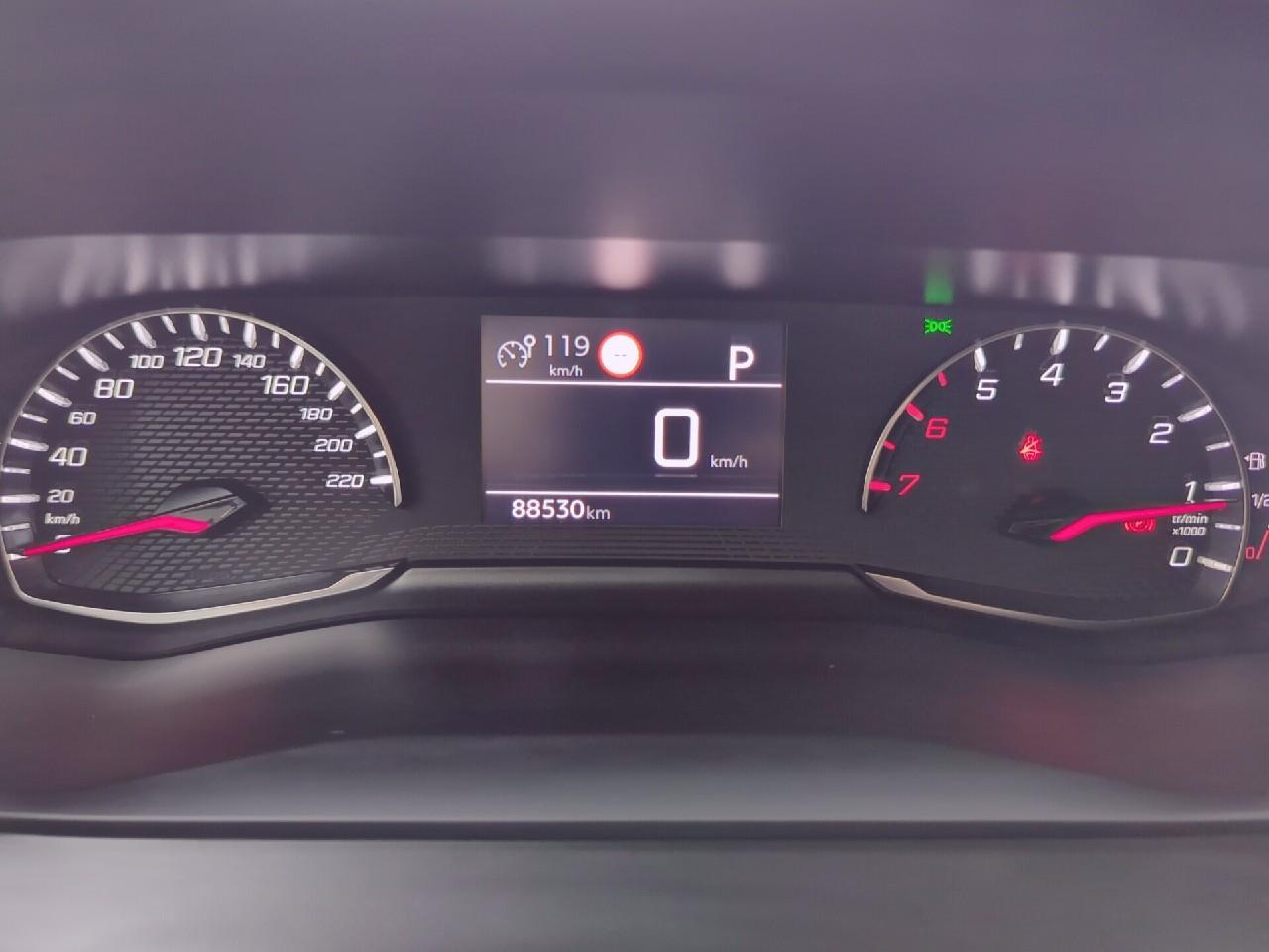 Peugeot 2008 bluehdi 130 s&s eat8 allure — photo 27