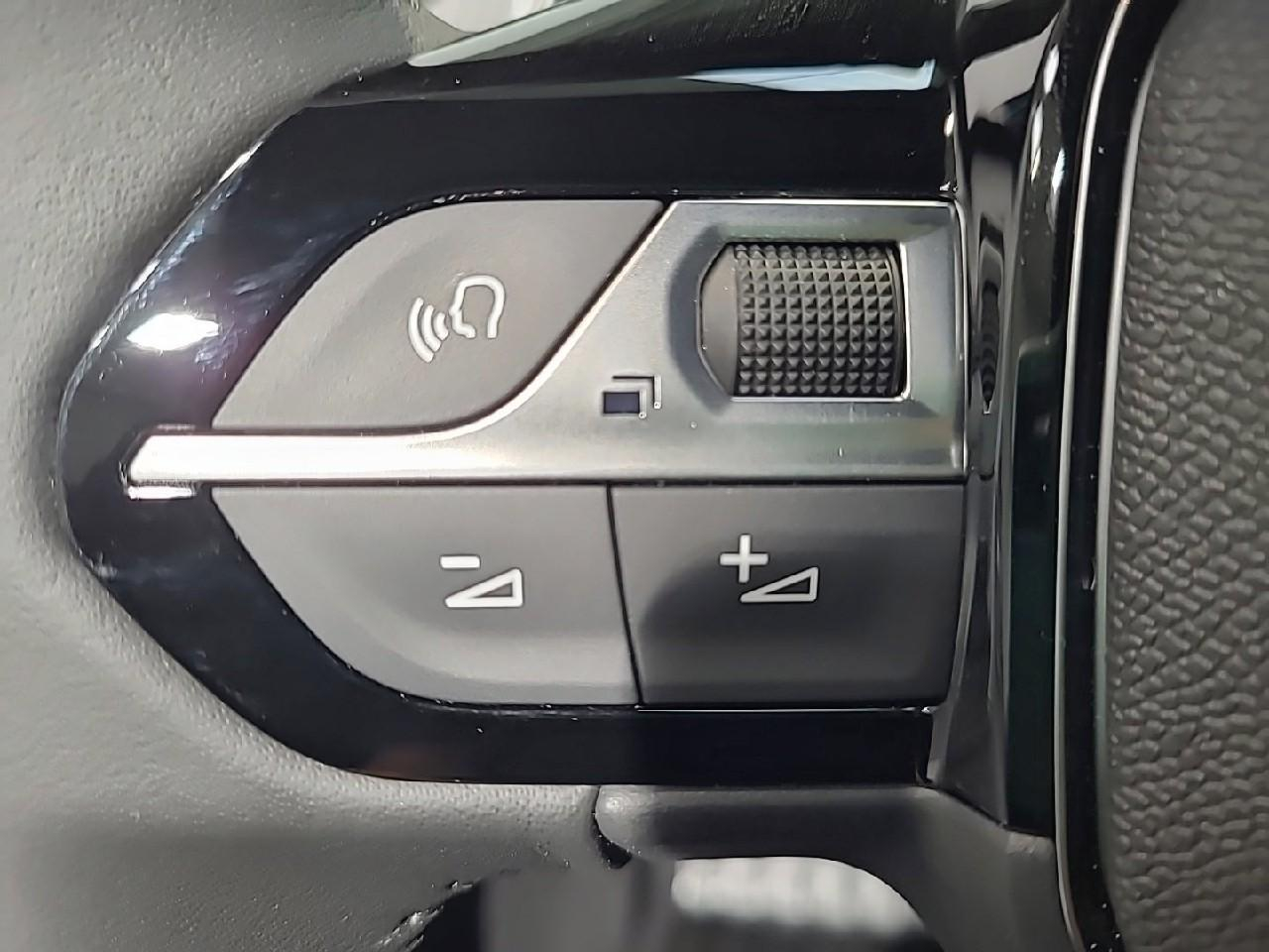 Peugeot 2008 hybrid 145 e-dcs6 allure — photo 22