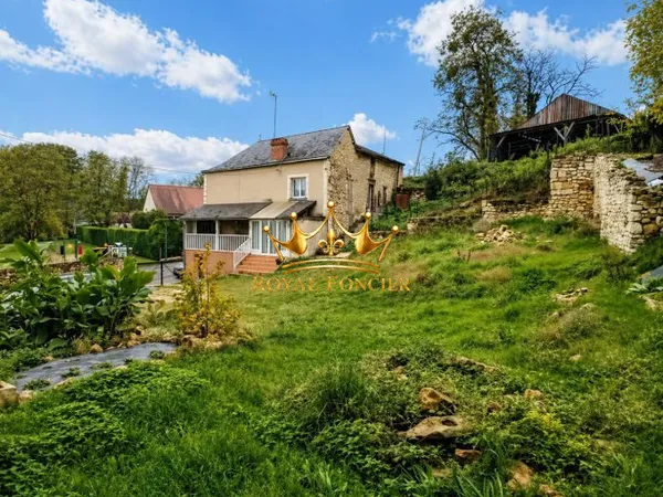 Vue sur la campagne, et sur les dépendances de la maison
