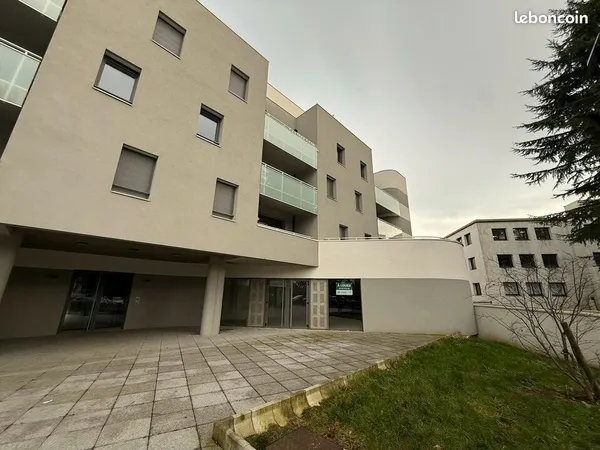 Local commercial 183 m² BIHOREL