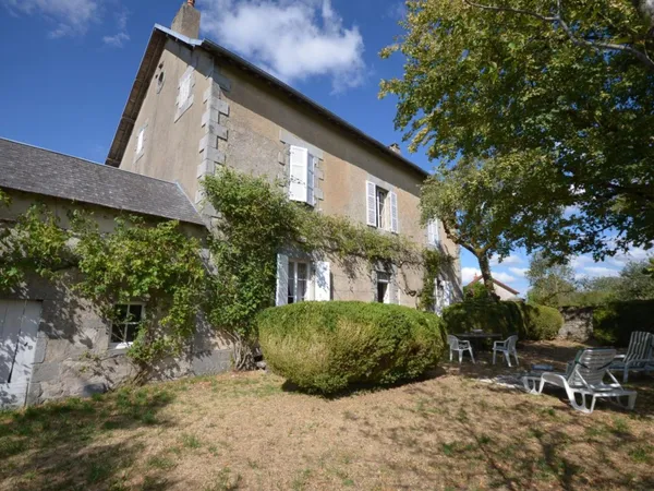 Maison de maitre de 10 pièces avec 4 chambres.